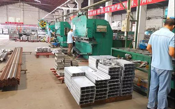 國慶中秋同禧！向堅(jiān)守崗位的“長(zhǎng)盛人”致敬